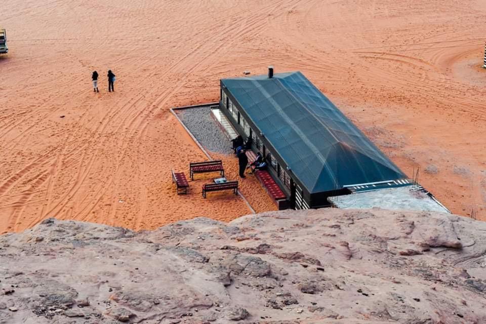 Отель Bedouin Adventure & Tours Вади-Рам Экстерьер фото