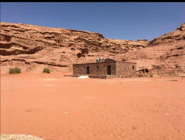 Отель Bedouin Adventure & Tours Вади-Рам Экстерьер фото